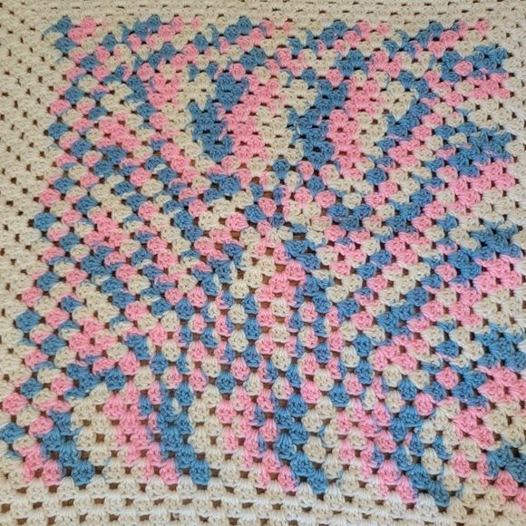 Vintage crocheted baby blanket 36‎ by 36 inches white blue pink square - Picture 2 of 2